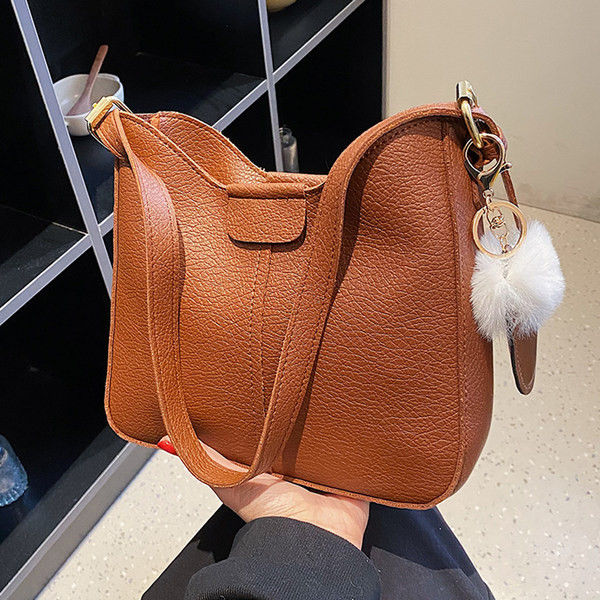 Ikdienas rokassomiņa ar atslēgu piekariņu