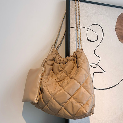 Sieviešu tekstila somas tipa soma ar metāla ķēdīti