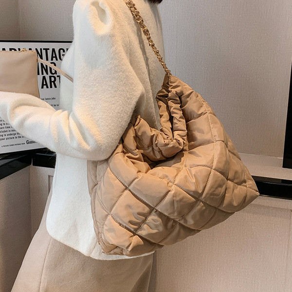 Sieviešu tekstila somas tipa soma ar metāla ķēdīti