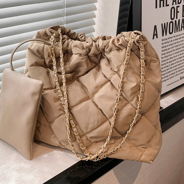 Sieviešu tekstila somas tipa soma ar metāla ķēdīti