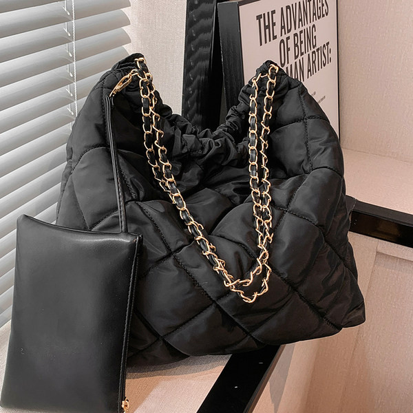 Sieviešu tekstila somas tipa soma ar metāla ķēdīti