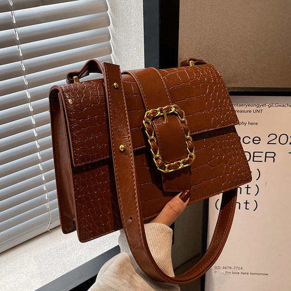 Τσάντα χειρός με - πόρπη και λαβή