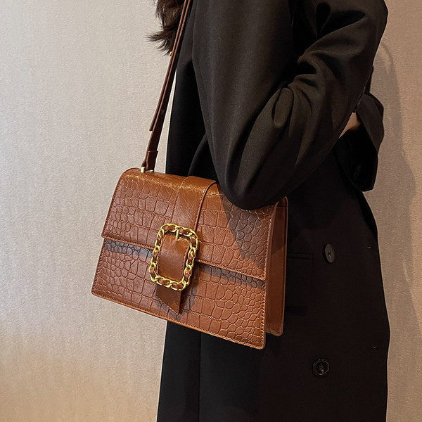 Τσάντα χειρός με - πόρπη και λαβή