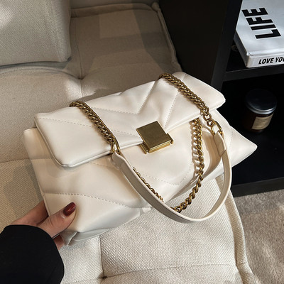 Kézitáska - fém csattal több színben