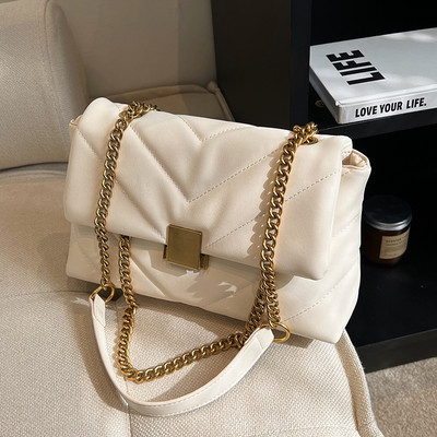 Kézitáska - fém csattal több színben