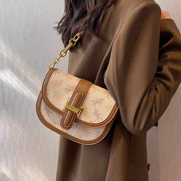 Női bőrtáska két színben