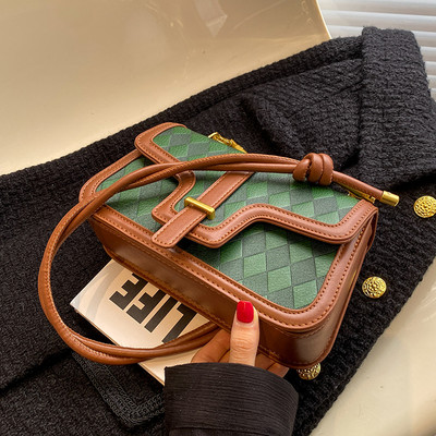 Moderna maza rokassomiņa ar plecu rokturi