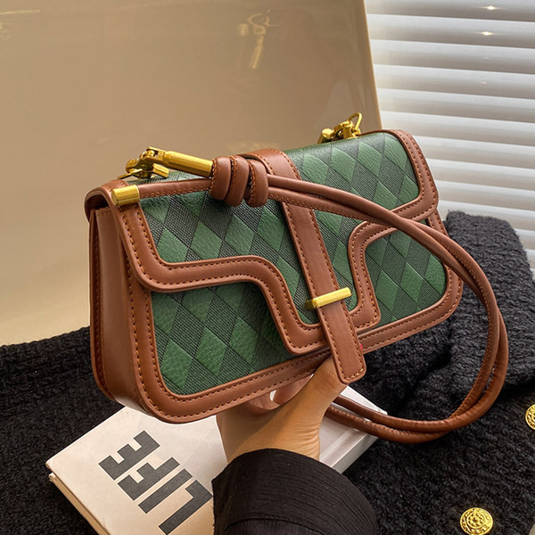 Moderna maza rokassomiņa ar plecu rokturi