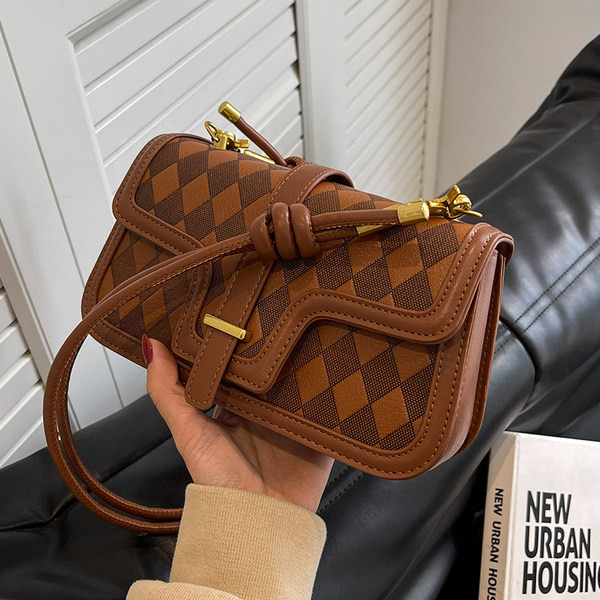 Moderna maza rokassomiņa ar plecu rokturi