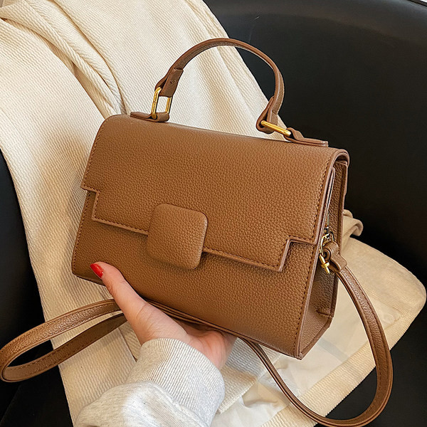 Moderna sieviešu ādas soma ar diviem rokturiem