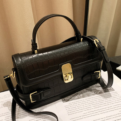 Új modell bőrtáska fém csattal női többféle színben