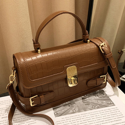 Új modell bőrtáska fém csattal női többféle színben