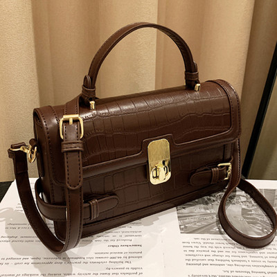 Új modell bőrtáska fém csattal női többféle színben