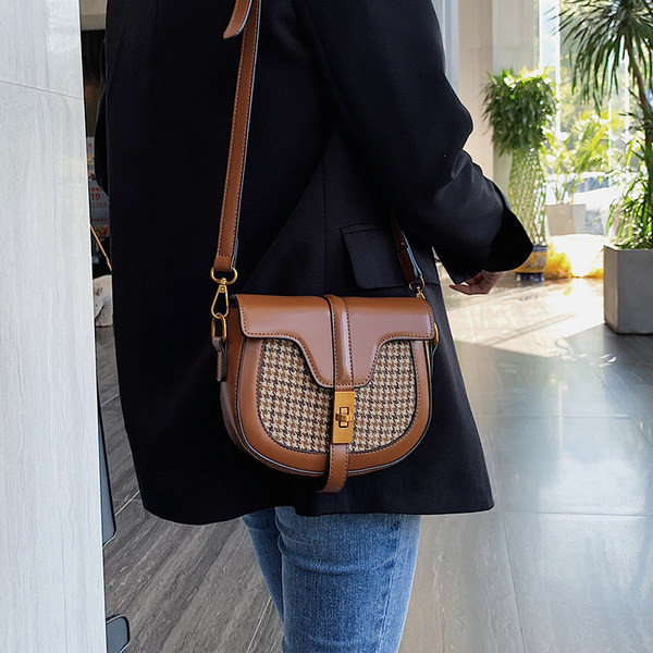 Γυναικεία έκο δερμάτινη τσάντα - σε δύο χρώματα