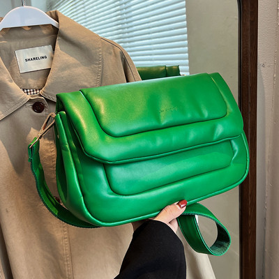 Stilinga rankinė iš dirbtinės odos su ilga rankena