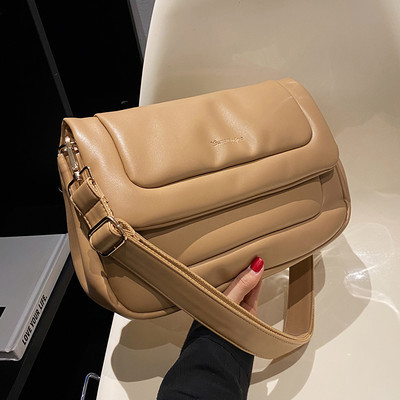 Stilinga rankinė iš dirbtinės odos su ilga rankena