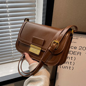 Sieviešu ādas soma - ar metāla aizdari