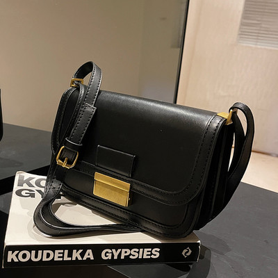 Sieviešu ādas soma - ar metāla aizdari