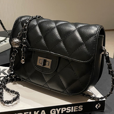 Дамска кожена - чанта с метална дръжка