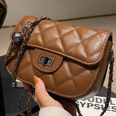 Дамска кожена - чанта с метална дръжка