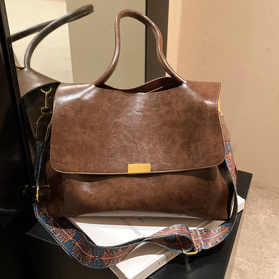 Rokassomiņa ar garu rokturi