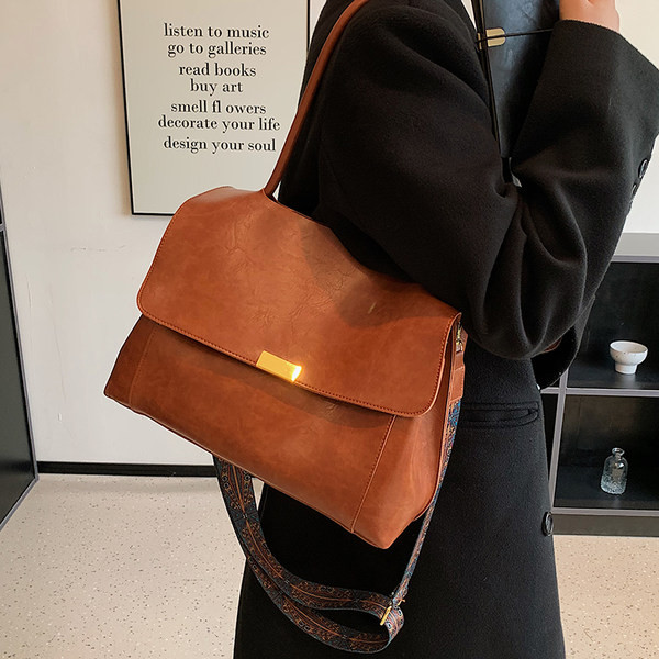 Rokassomiņa ar garu rokturi