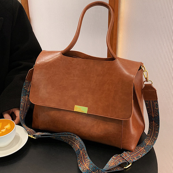 Rokassomiņa ar garu rokturi