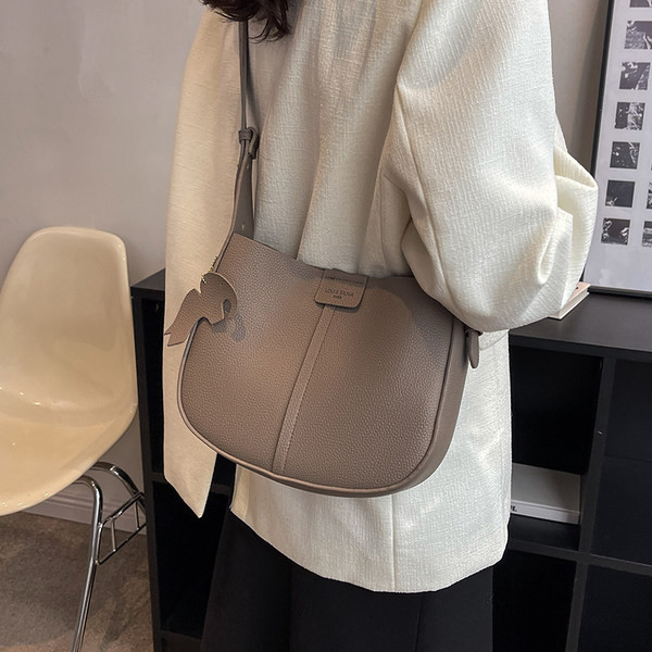 Női eko bőr alkalmi táska cipzárral és mágneses csattal