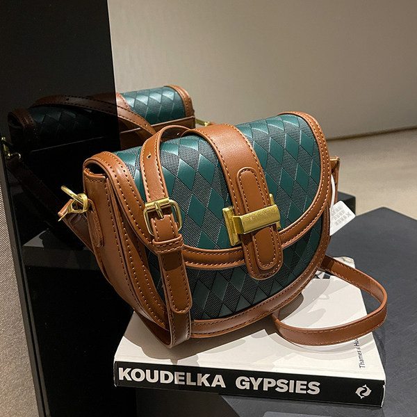 Sieviešu ikdienas soma trīs krāsās