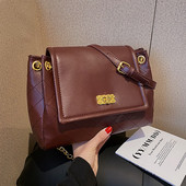 Stilinga rankinė su metaline užsegimu, naujo modelio