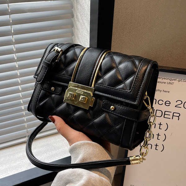 Maza somiņa no eko ādas ar rāvējslēdzēju un metāla elementiem