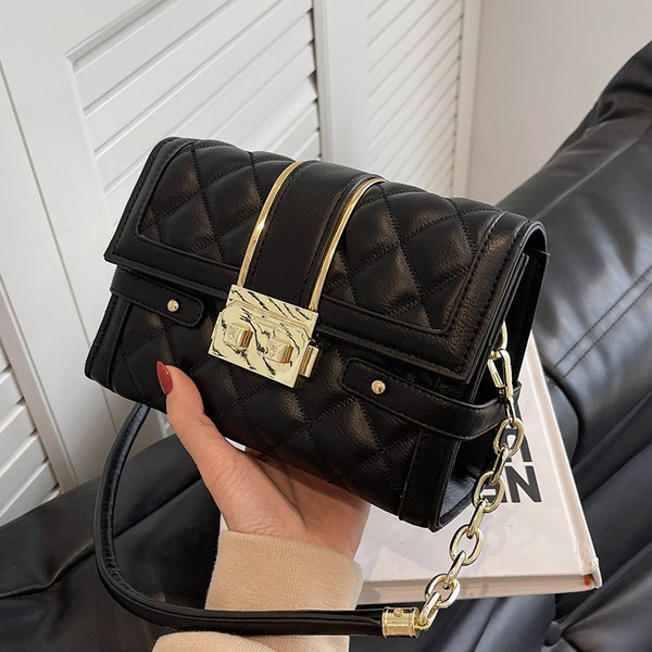 Maza somiņa no eko ādas ar rāvējslēdzēju un metāla elementiem