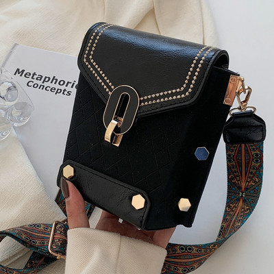 Moderna maza rokassomiņa ar plecu rokturi