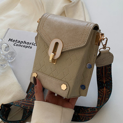 Moderna maza rokassomiņa ar plecu rokturi