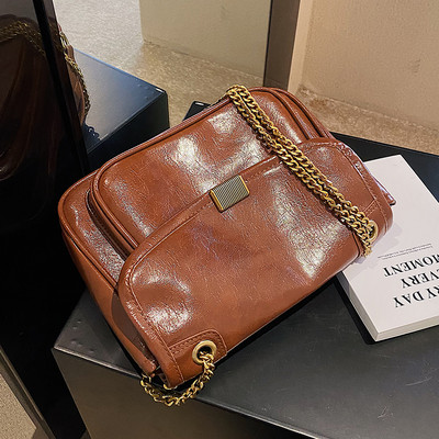 Ikdienas rokassomiņa ar magnētisku sprādzi un ķēdes plecu rokturi