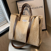 Rokassomiņa ar uzrakstu un garu rokturi, jauns modelis