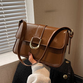 Sieviešu ādas soma ar metāla kulonu