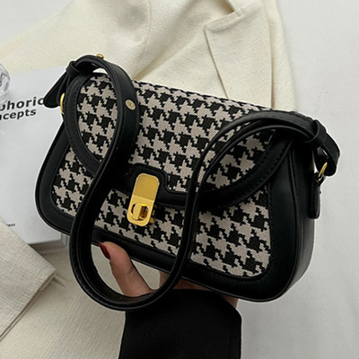 Карирана дамска чанта с дръжка за рамо