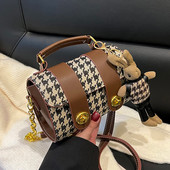 Kézitáska - fém elemekkel