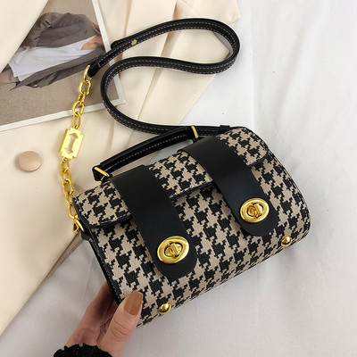 Kézitáska - fém elemekkel