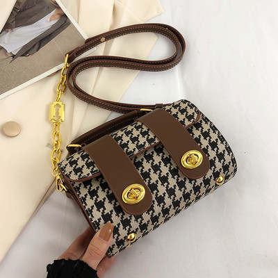 Kézitáska - fém elemekkel