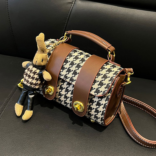 Kézitáska - fém elemekkel