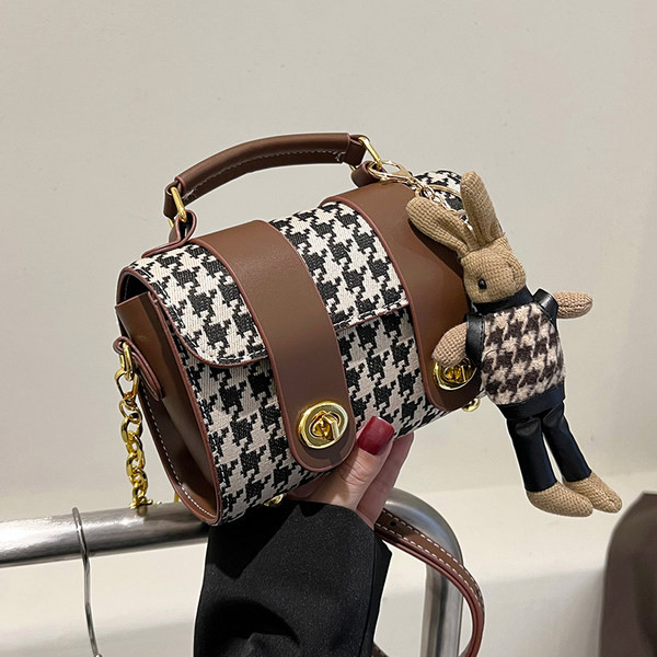 Kézitáska - fém elemekkel