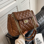 Stepēta sieviešu ādas soma ar metāla ķēdīti