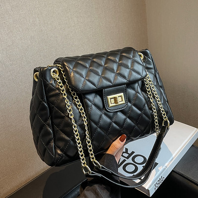 Stepēta sieviešu ādas soma ar metāla ķēdīti