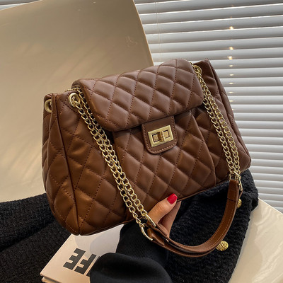 Stepēta sieviešu ādas soma ar metāla ķēdīti