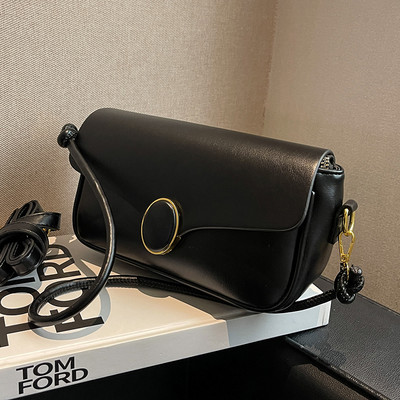 Sieviešu ādas soma - ar metāla aizdari un rokturi