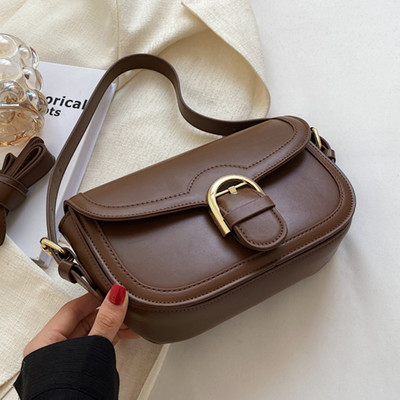 Sieviešu ādas soma - ar sprādzi