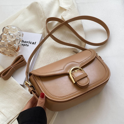 Sieviešu ādas soma - ar sprādzi