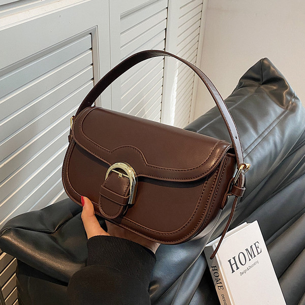 Sieviešu ādas soma - ar sprādzi